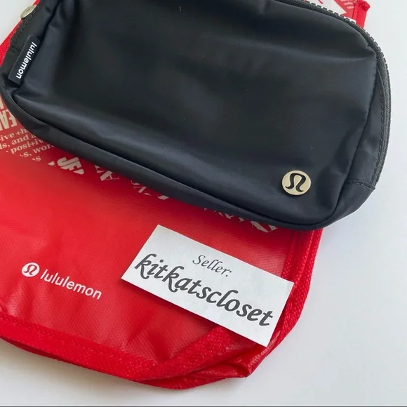LAST ONES!! 🆕 NWT EXTENDED STRAP lululemon everywhere belt bag - black/white - Picture 3 of 15
